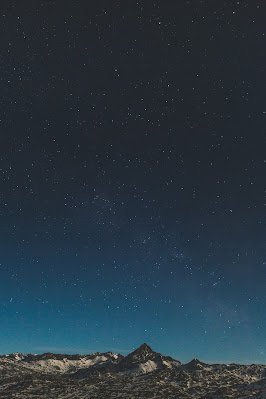 Azul: ¿Tu “calma” es paz real… o solo una forma elegante de huir de lo que sientes?