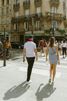 ¿Cuánto de lo que hoy te limita es verdad… y cuánto es solo una historia mal contada que creíste sin cuestionarla?