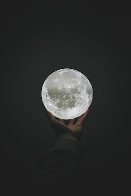 Cuando Sueltas, el Universo Responde: La Ley de Atracción Vivida desde el Alma