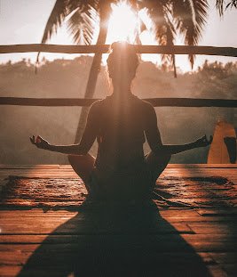 “Respira, Cierra los Ojos y Vuelve a Ti: Lo que la Meditación Puede Hacer por Tu Vida”