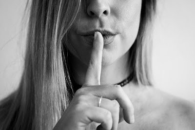 Negro, Blanco y Gris: ¿Cuántas decisiones has postergado refugiándote en la neutralidad para no equivocarte?