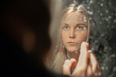 Proyección: Lo que no acepto en mí, lo veo en ti